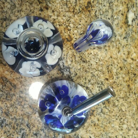 ESTATE LOT ARTIST SIGNED ART GLASS PERFUME BOTTLE PEN HOLDER SET BOB ST CLAIR - Picture 5 of 7